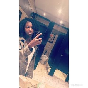 Meet your Posher, Nakia